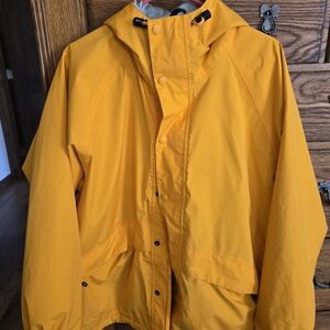 Mens LL Bean Stowable Rain Jacket/Coat Size Large Yellow